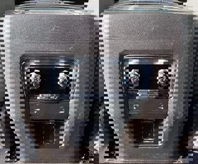 Used 2023 GMC Yukon XL SLT image 24