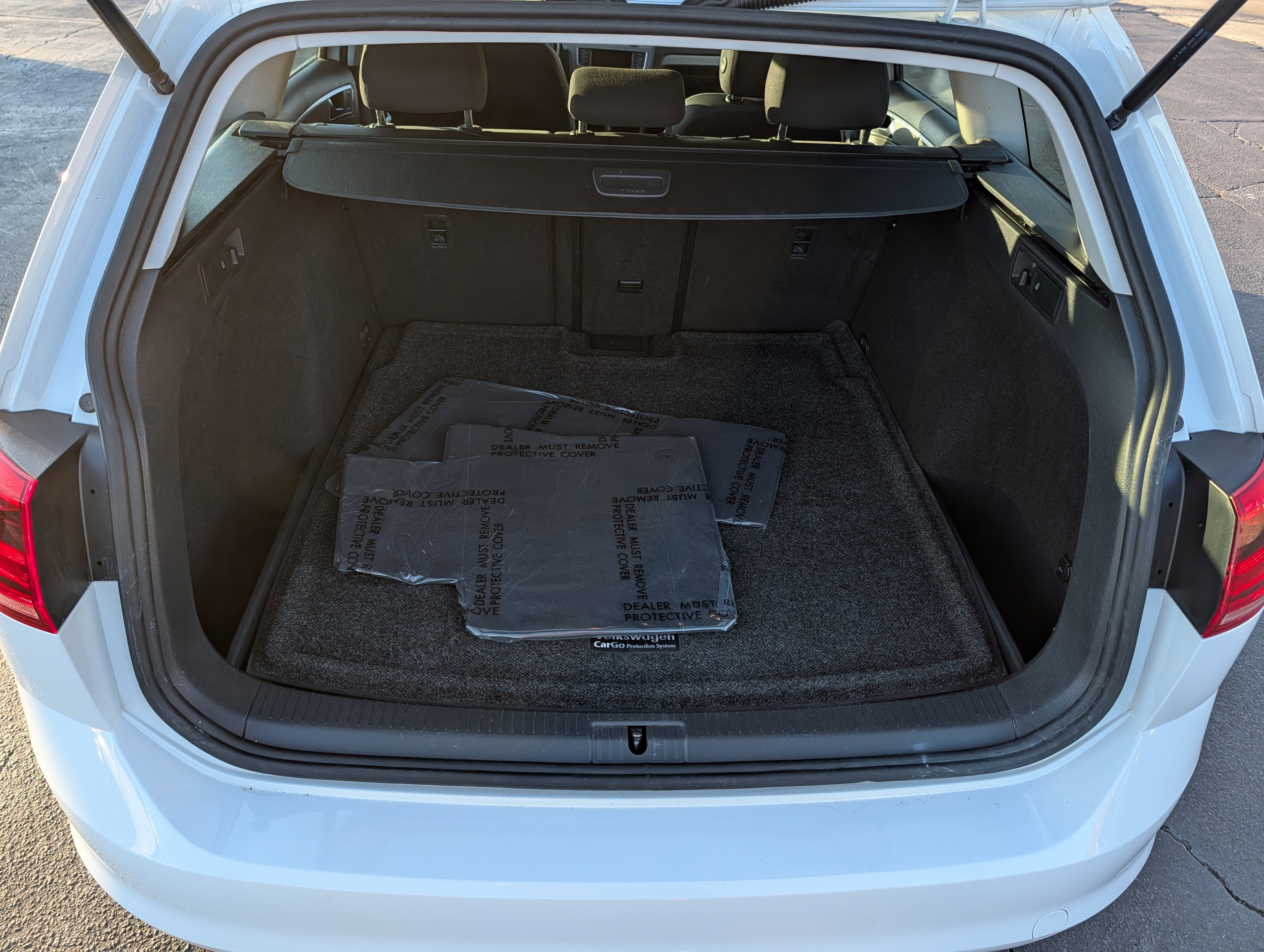 Used 2017 Volkswagen Golf S image 28
