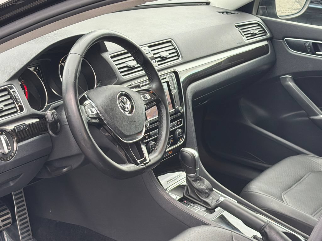 Used 2019 Volkswagen Passat 2.0T SE R-Line FWD image 12
