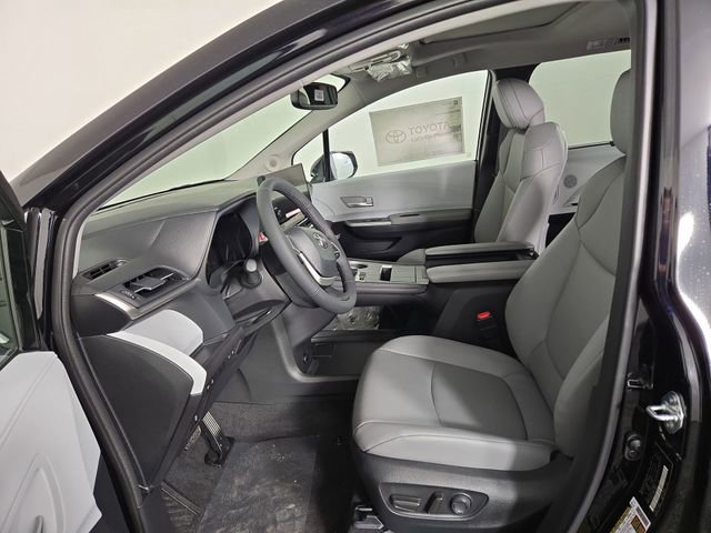 New 2025 Toyota Sienna XLE image 11