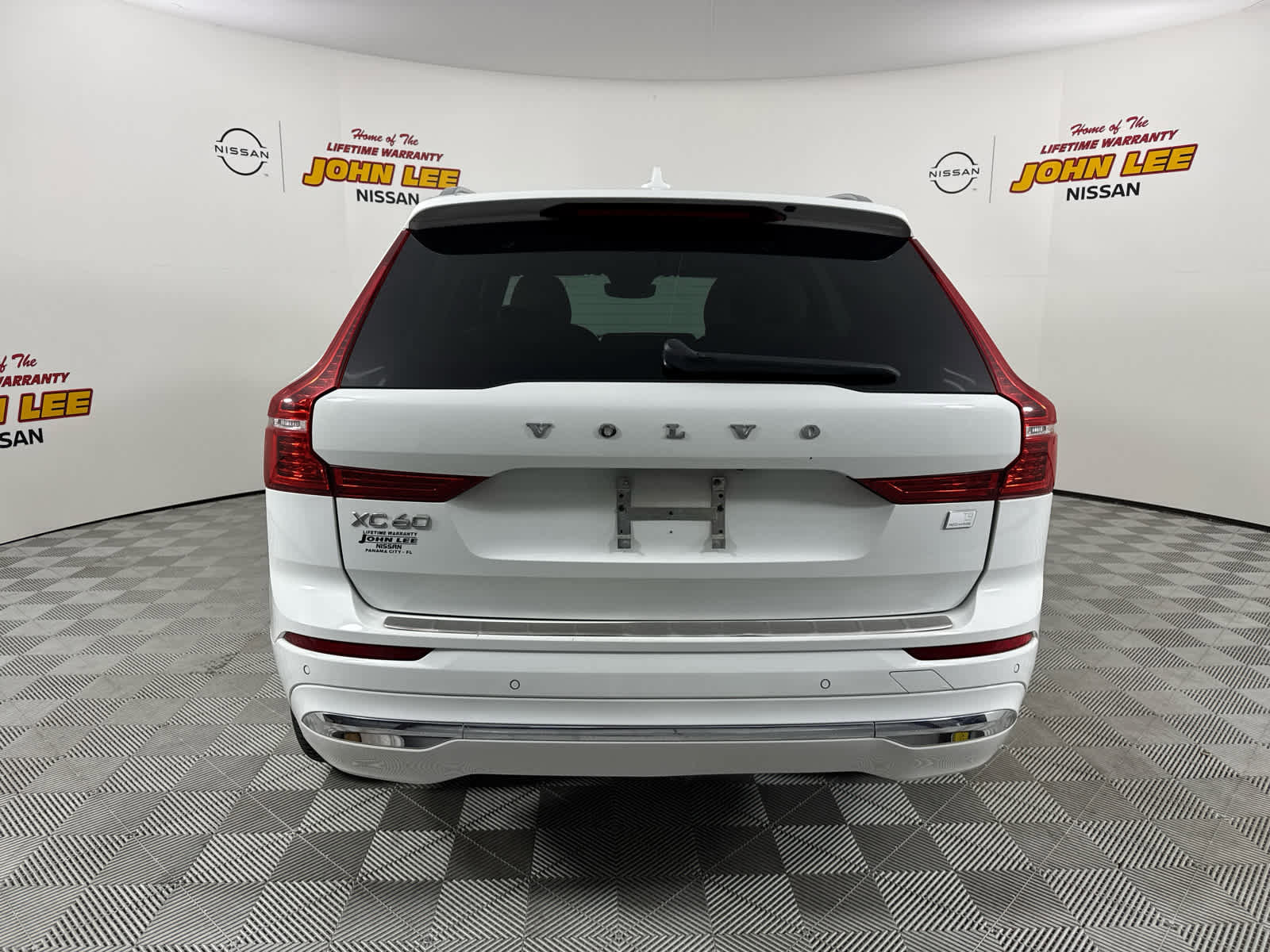 Used 2022 Volvo XC60 T8 Inscription w/ Advanced Package image 4