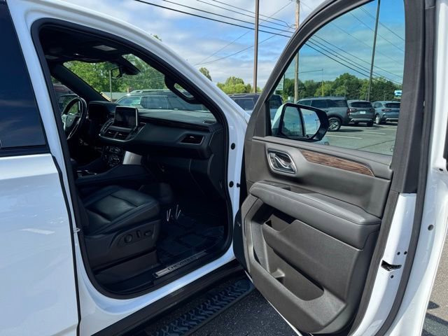 Used 2021 Chevrolet Tahoe Z71 w/ Luxury Package AWD/4WD image 17