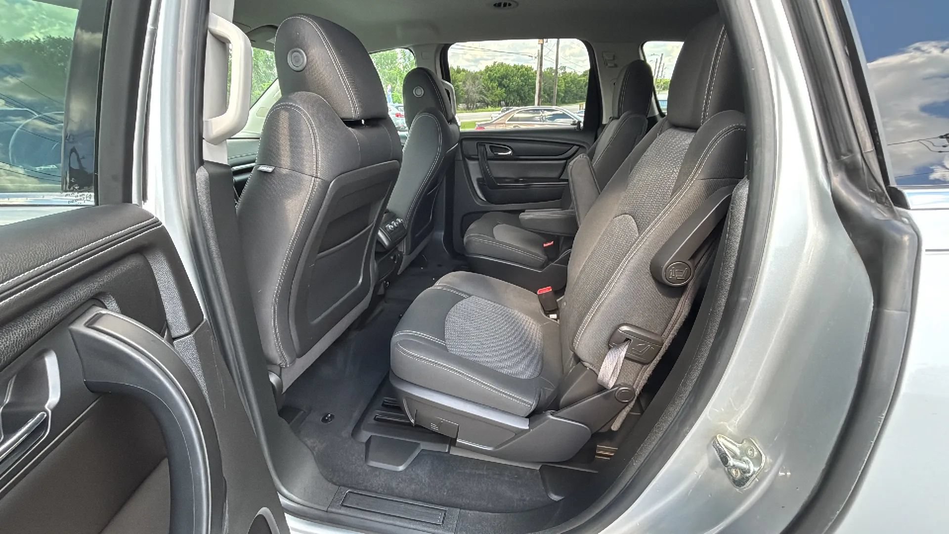 Used 2017 Chevrolet Traverse LT FWD image 5