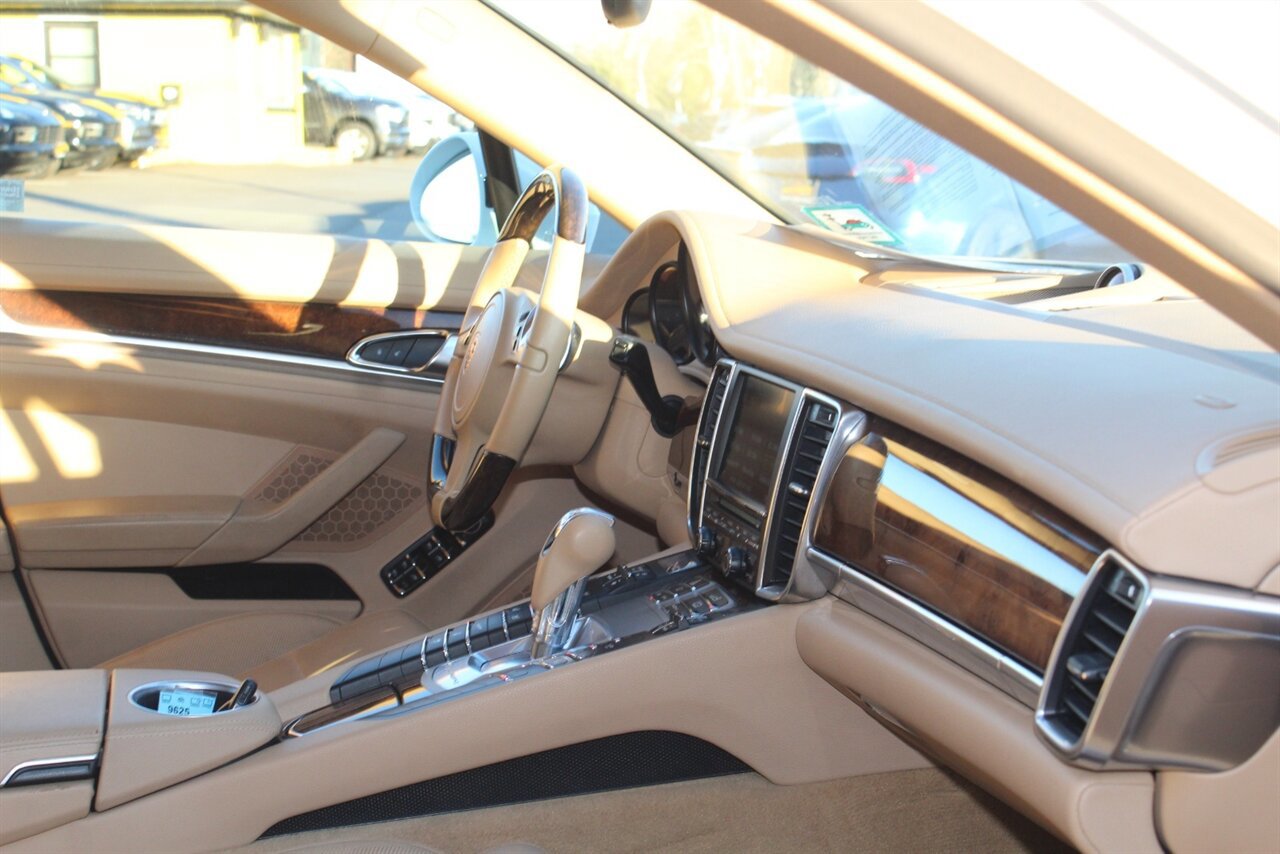 Used 2015 Porsche Panamera 4 image 20