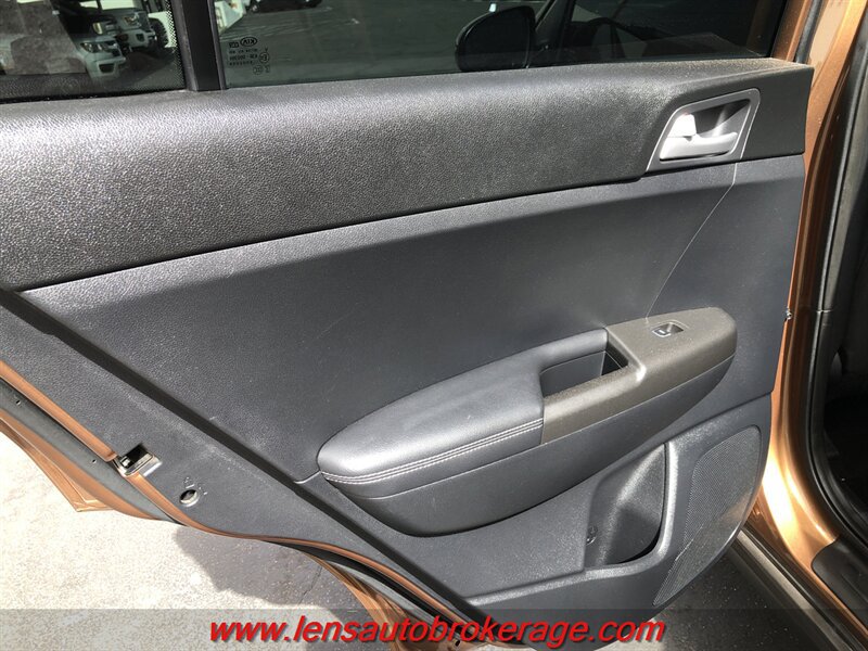 Used 2019 Kia Sportage LX w/ LX Popular Package FWD image 16
