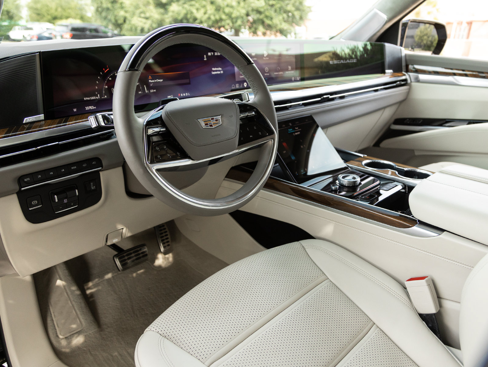 Used 2026 Cadillac Escalade Platinum Sport AWD/4WD image 4