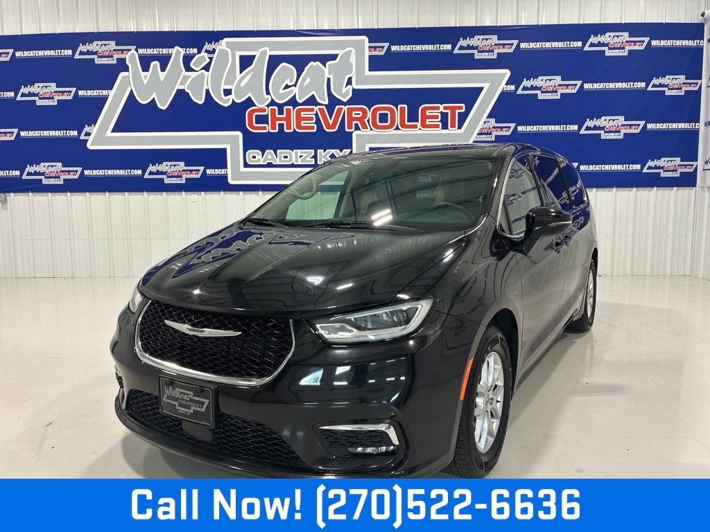 Used 2023 Chrysler Pacifica Touring-L FWD image 1