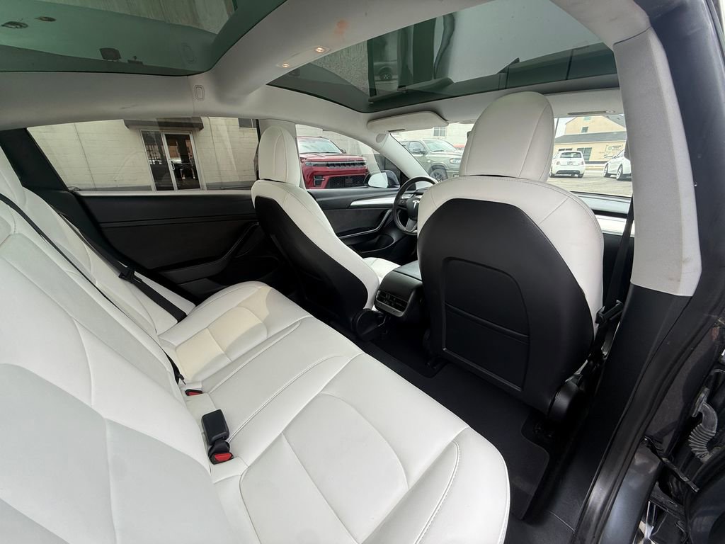 Used 2021 Tesla Model 3 Standard Range Plus RWD image 4