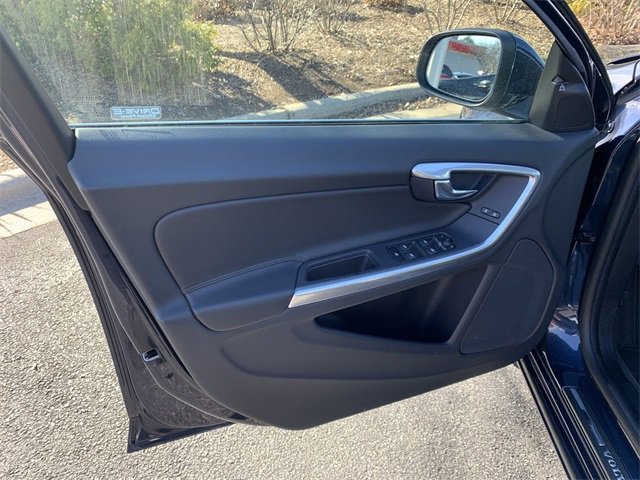 Used 2015 Volvo V60 T5 Premier w/ Convenience Package image 17