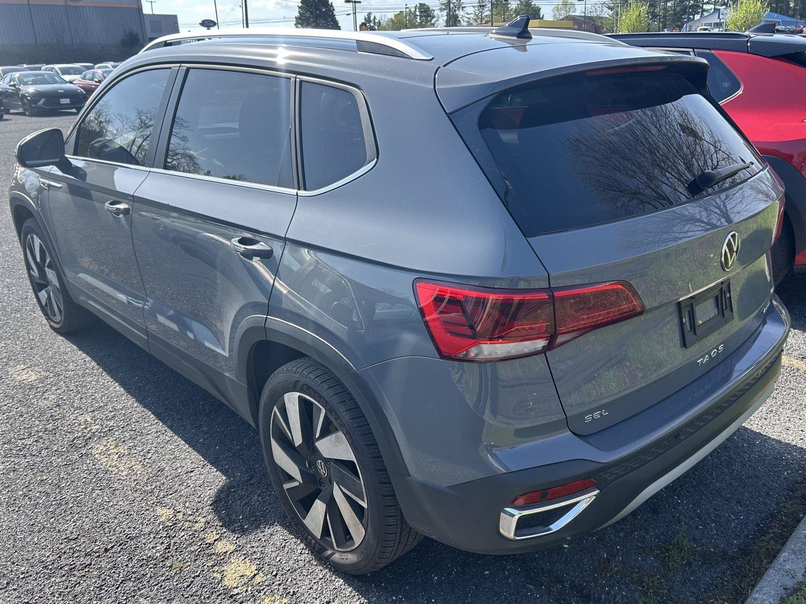 Used 2024 Volkswagen Taos SEL AWD/4WD image 2