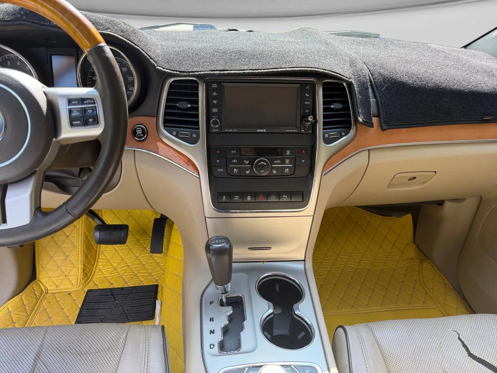 Used 2012 Jeep Grand Cherokee Overland AWD/4WD image 12
