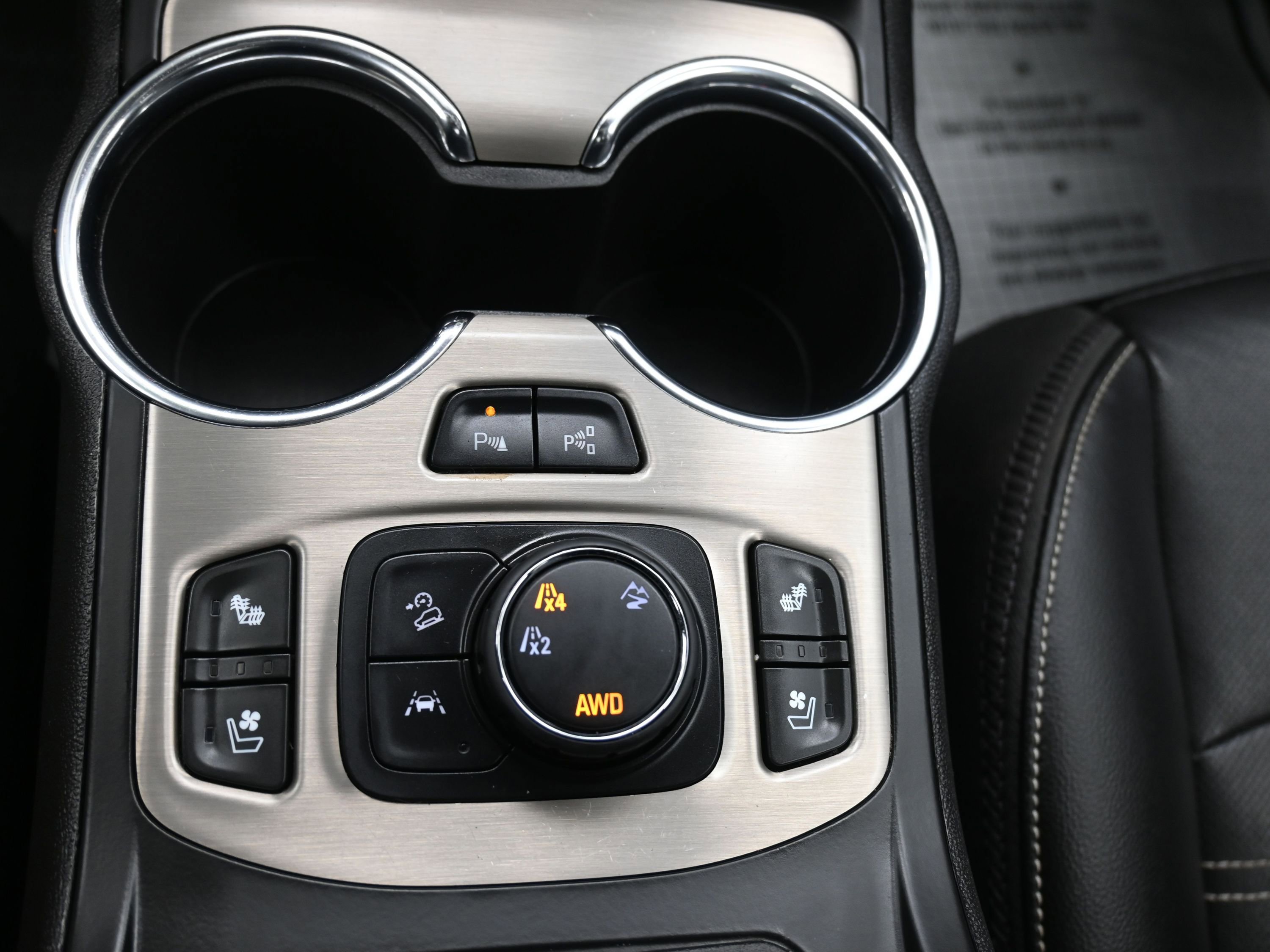 Used 2023 GMC Terrain Denali w/ Black Diamond Edition image 26