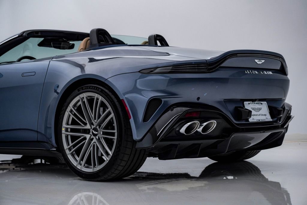 Used 2026 Aston Martin V8 Vantage Roadster RWD image 13