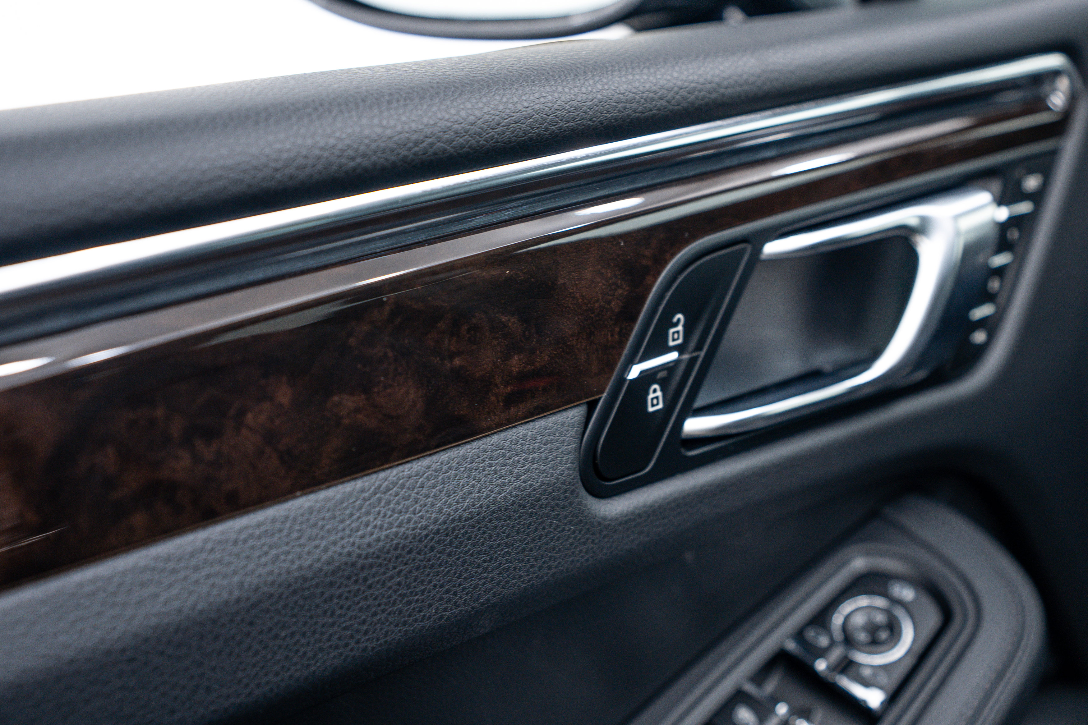Certified 2026 Porsche Macan AWD/4WD image 11
