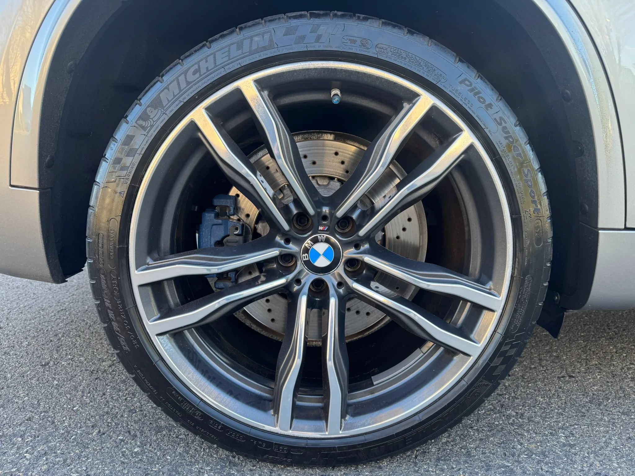 Used 2017 BMW X5 M AWD/4WD image 18