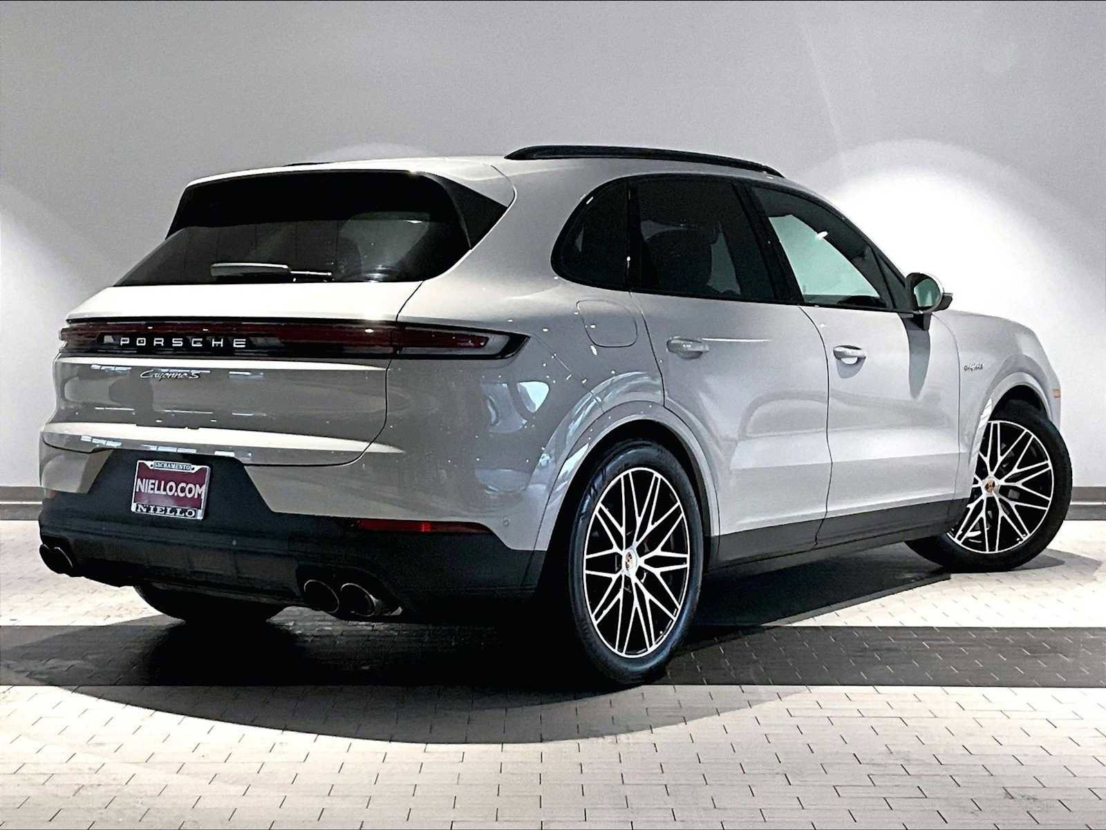 Used 2026 Porsche Cayenne S image 10