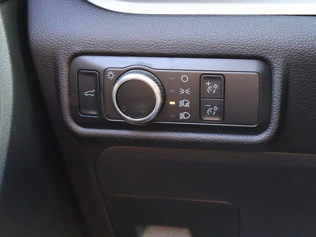 Used 2023 Ford Explorer XLT image 40