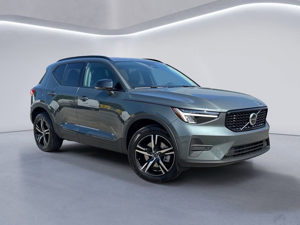New 2026 Volvo XC40 B5 Core w/ Protection Package Premier image 2