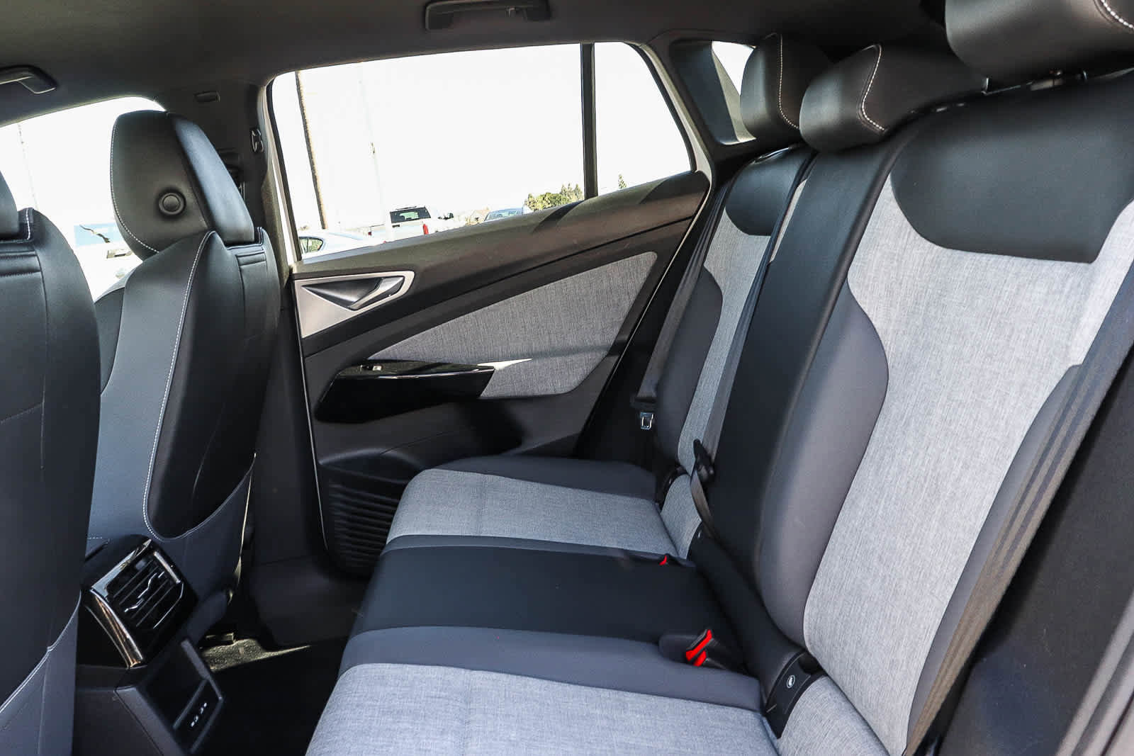 Used 2023 Volkswagen ID.4 Pro image 17