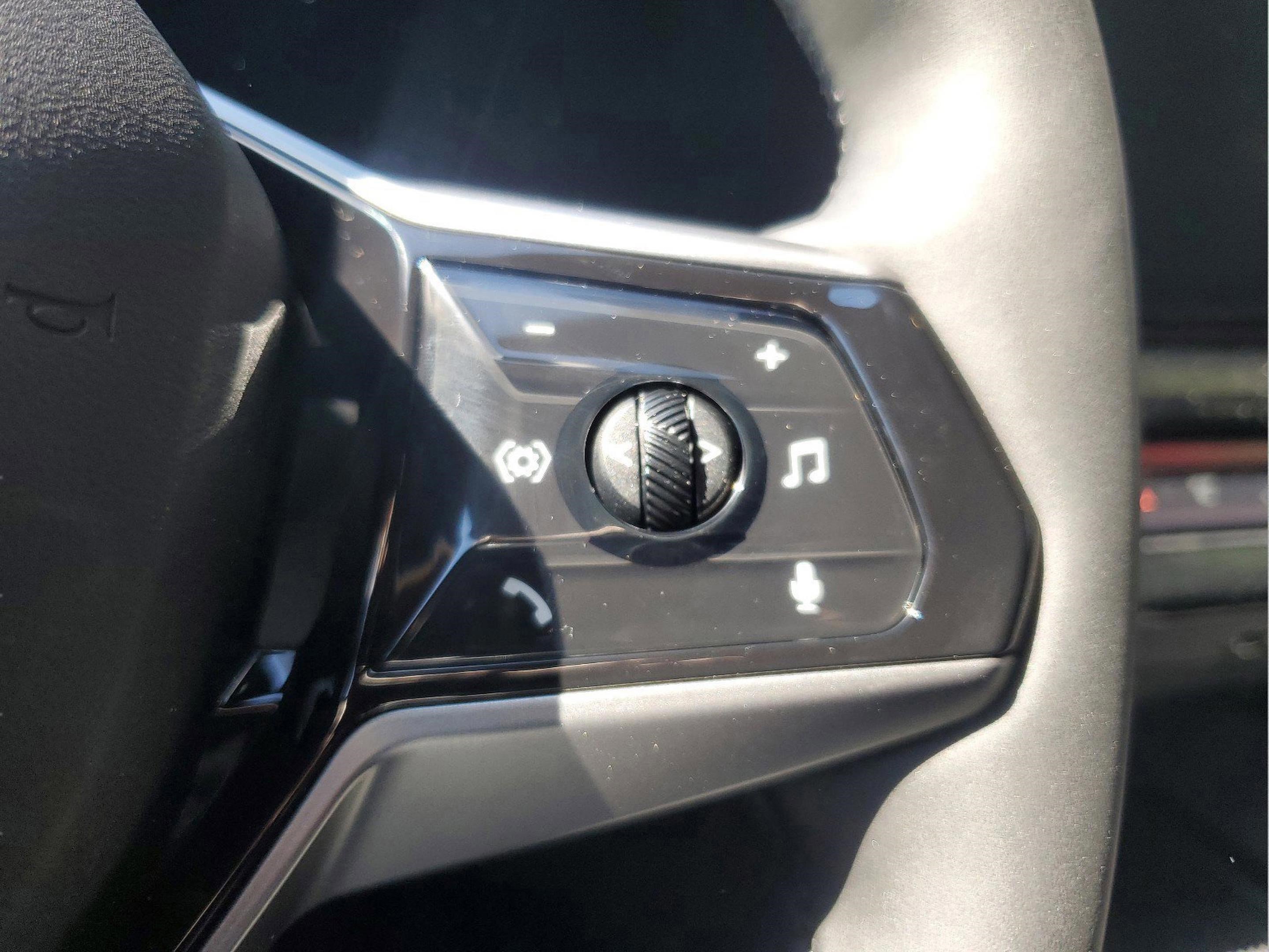 Used 2025 BMW i5 eDrive40i w/ Premium Package RWD image 19