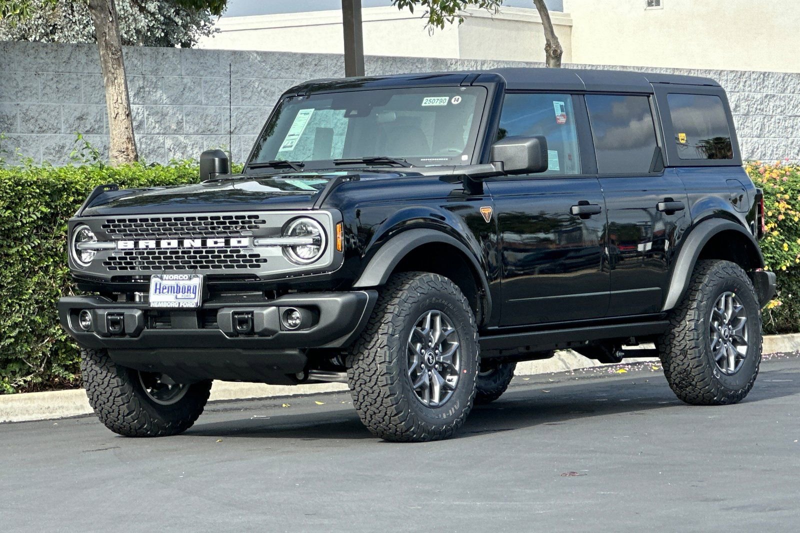 New 2025 Ford Bronco Badlands image 8