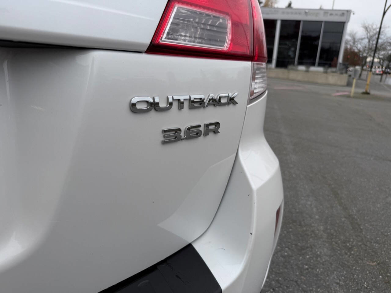 Used 2014 Subaru Outback 3.6R Limited w/ Moonroof Package image 25