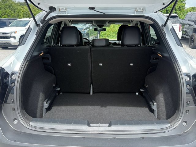 Used 2025 Nissan Kicks SR FWD image 12