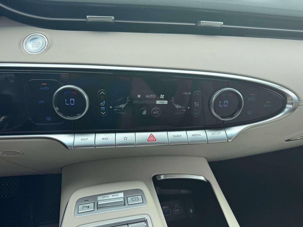 Certified 2023 Genesis GV70 2.5T w/ Advanced Package AWD/4WD image 29
