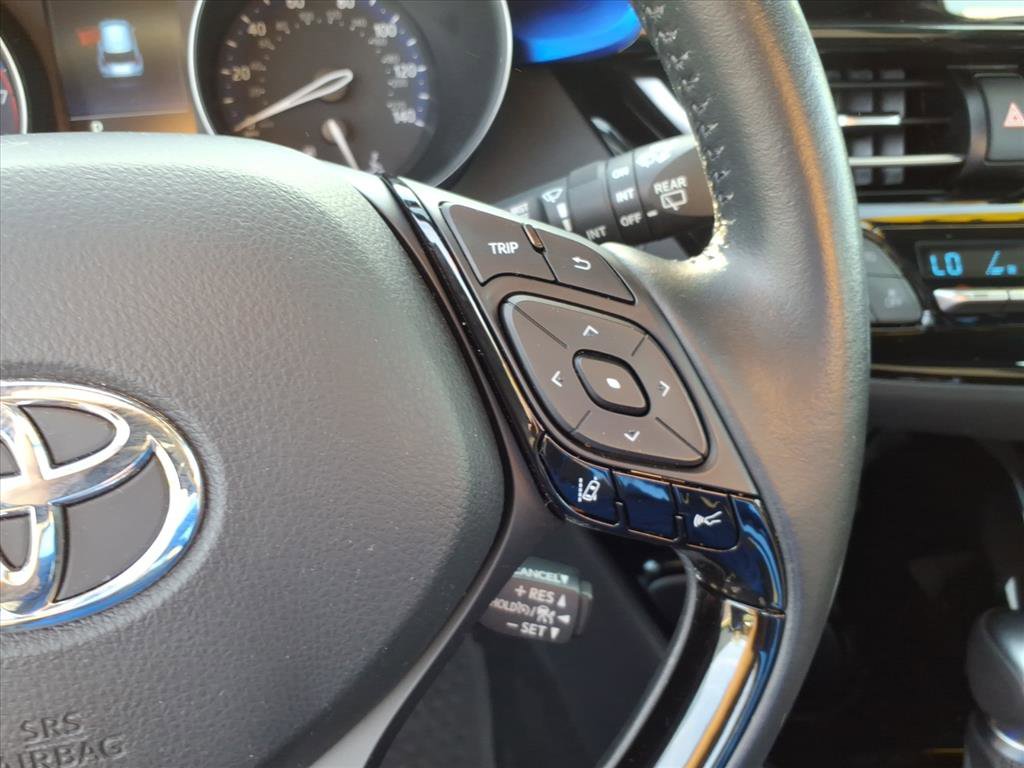 Used 2022 Toyota C-HR XLE image 30