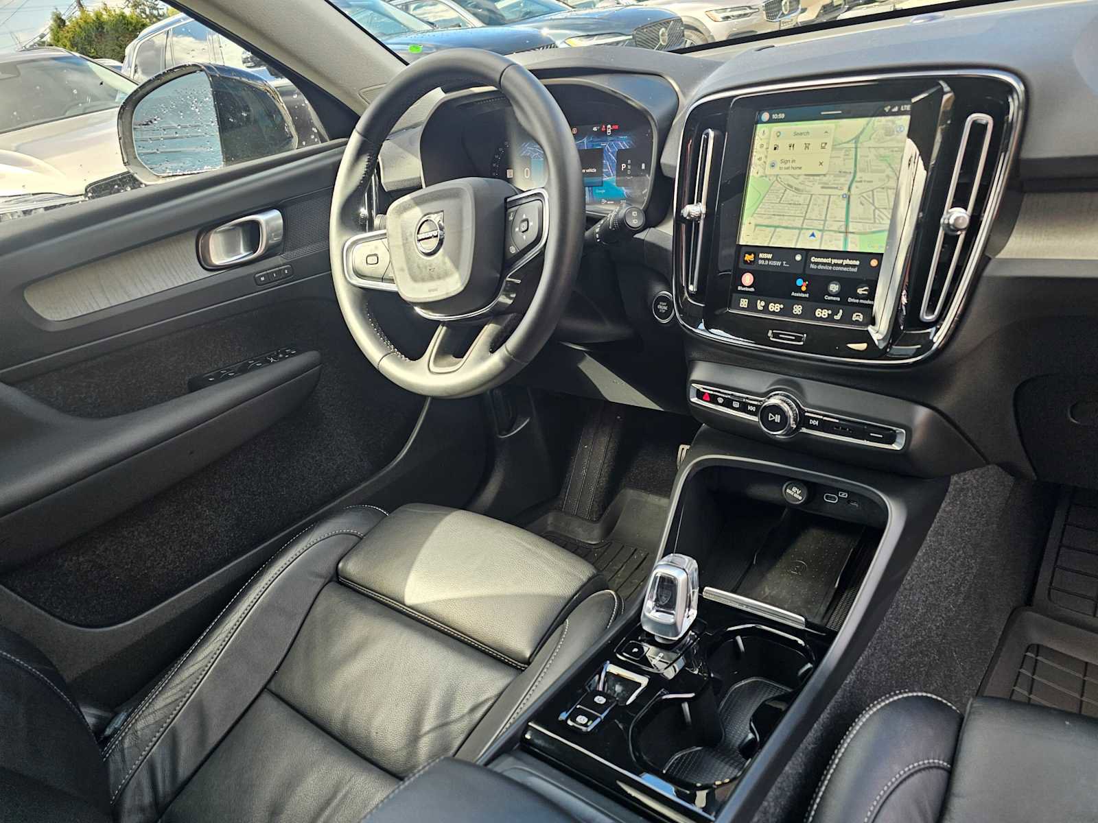 Used 2023 Volvo XC40 B5 Plus w/ Protection Package Premier AWD/4WD image 12