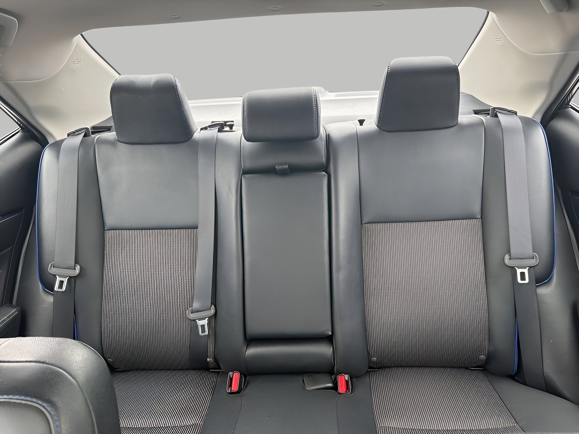 Used 2018 Toyota Corolla SE w/ SE Premium Package image 22