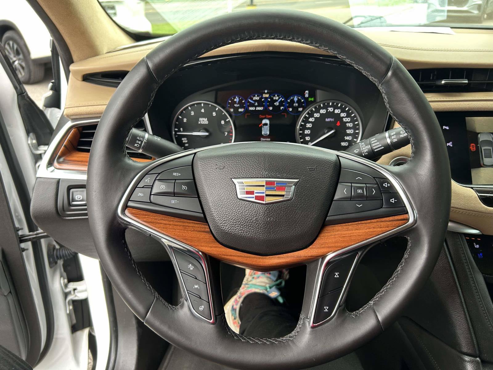 Used 2017 Cadillac XT5 Platinum w/ Driver Assist Package AWD/4WD image 32