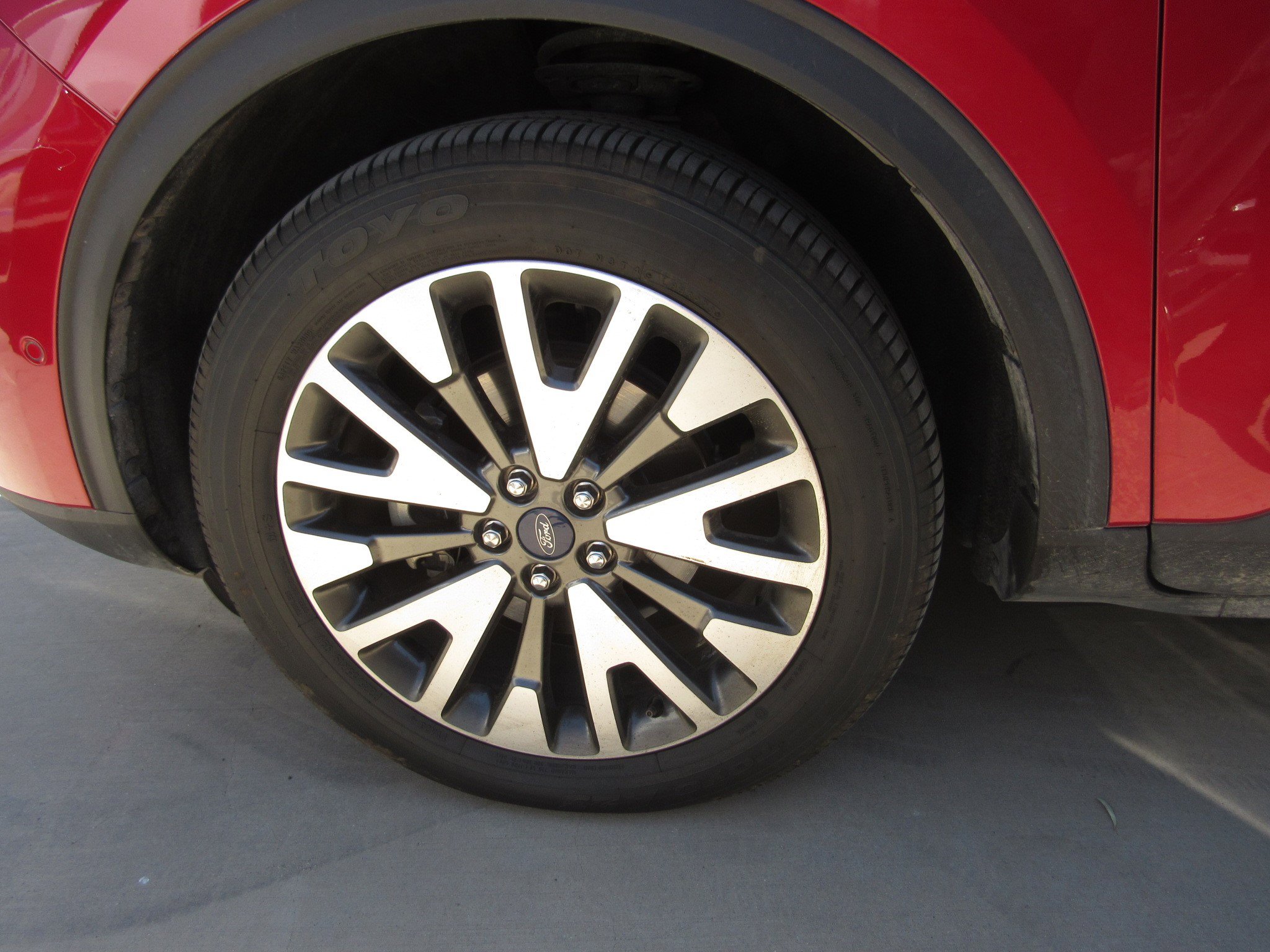 Used 2020 Ford Escape Titanium image 5