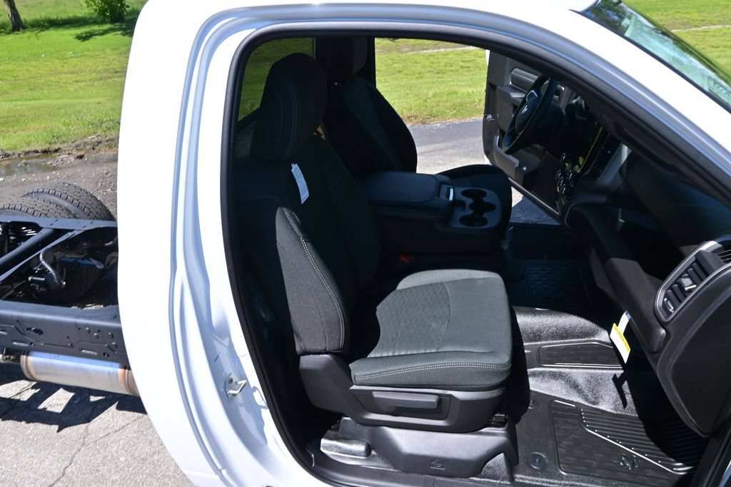 New 2026 RAM 5500 Tradesman w/ Chrome Appearance Group AWD/4WD image 14