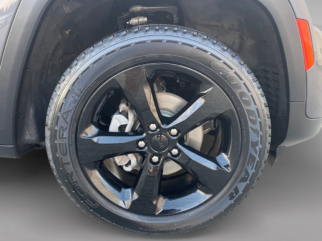 Used 2023 Jeep Grand Cherokee Altitude AWD/4WD image 9