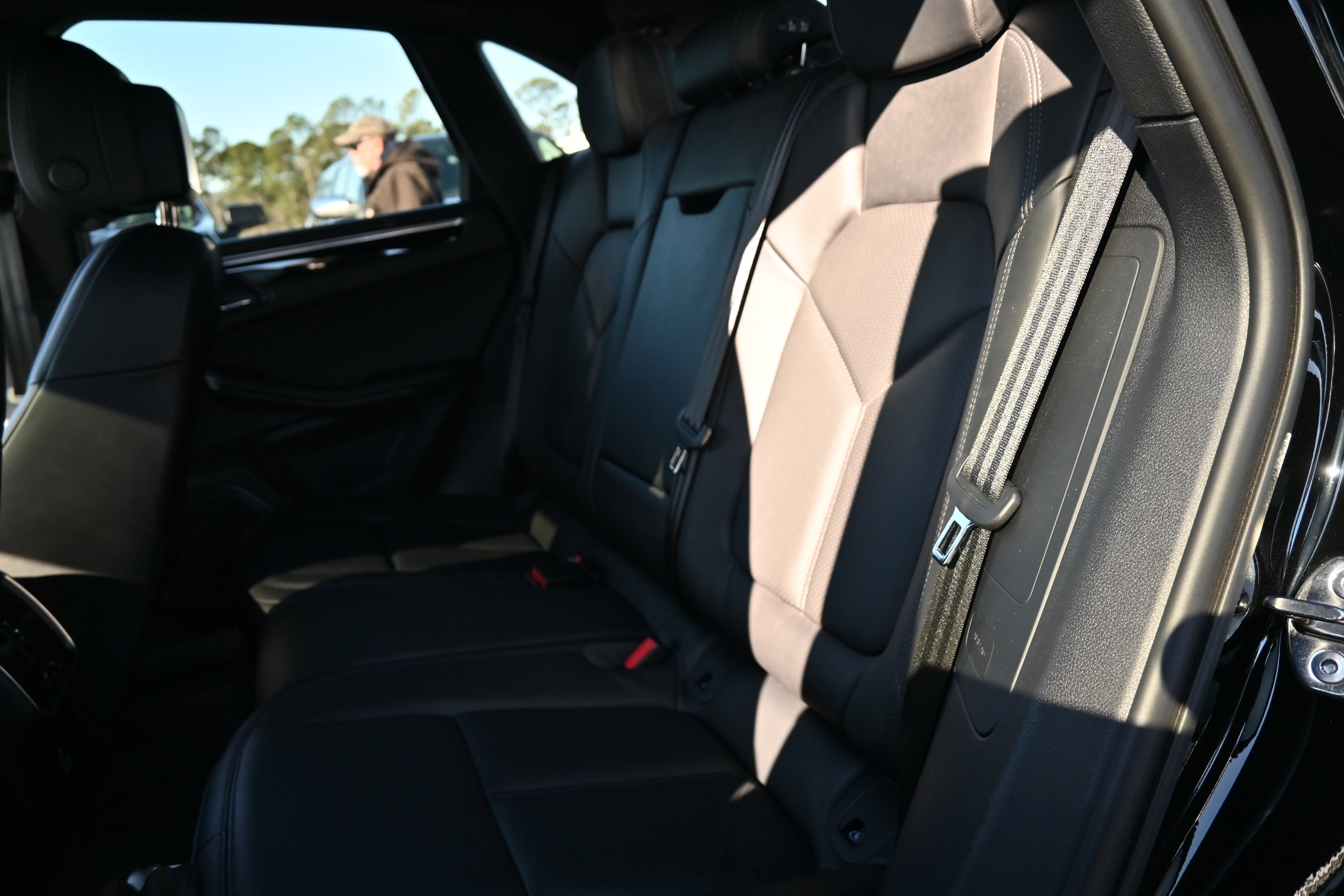 Used 2023 Porsche Macan image 32