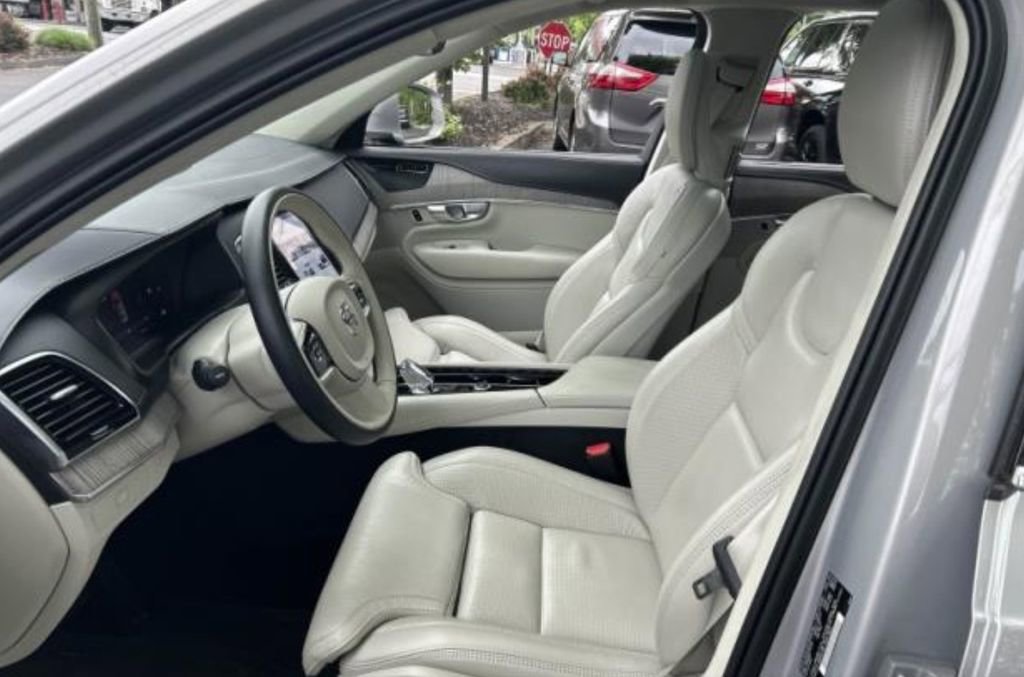 Used 2023 Volvo XC90 B6 Ultimate w/ Lounge Package AWD/4WD image 4