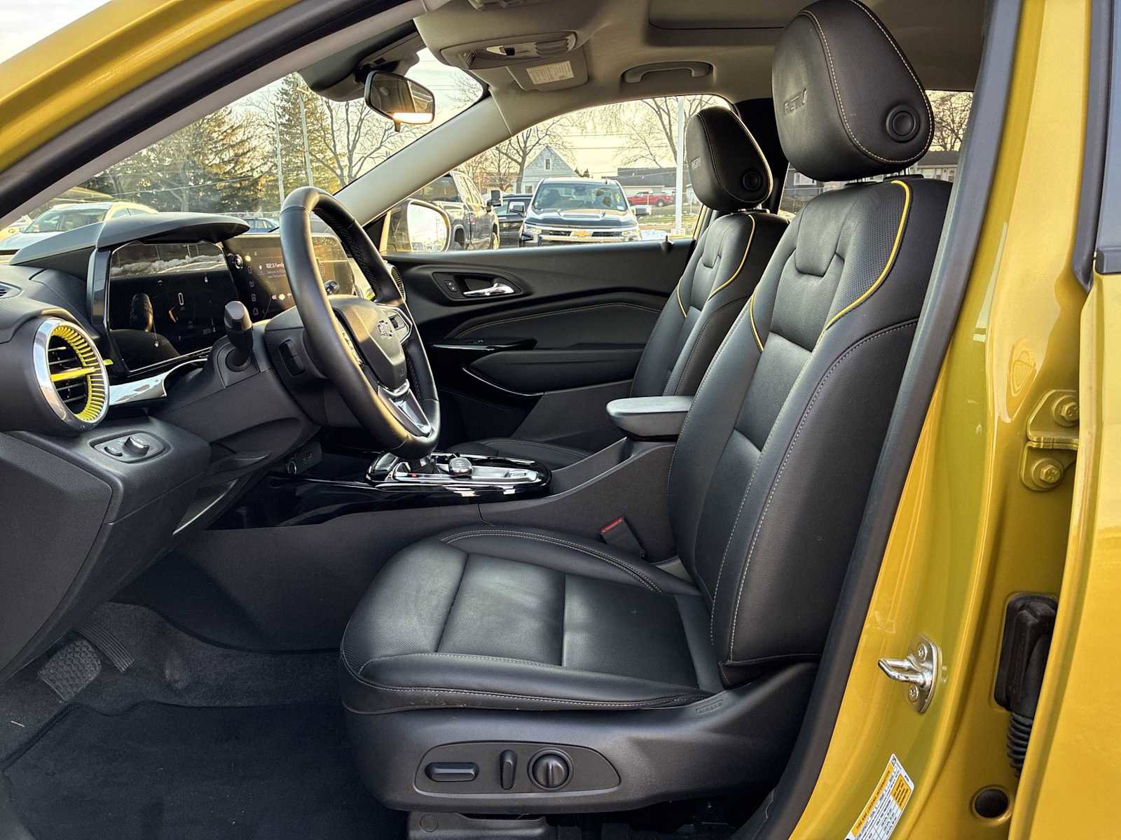 Used 2024 Chevrolet Trax ACTIV w/ Sunroof Package image 19