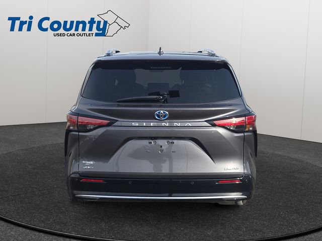 Used 2025 Toyota Sienna Limited image 7