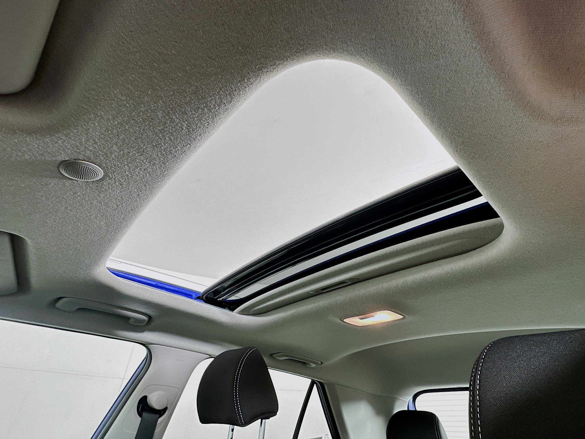 Used 2025 Hyundai Venue SEL image 25