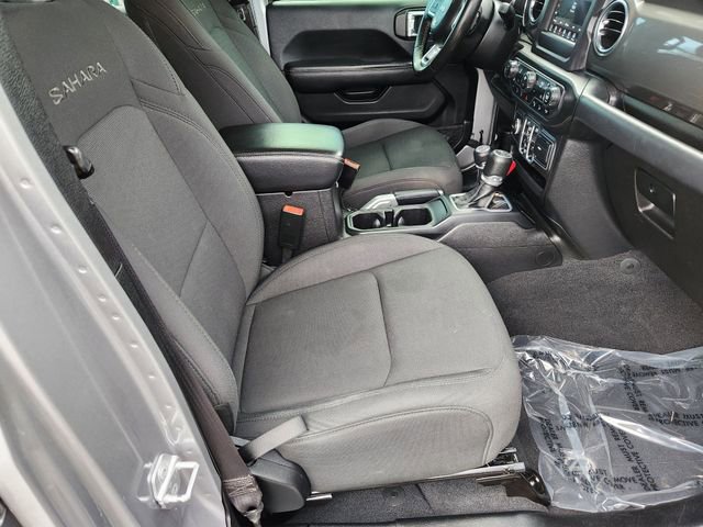 Used 2018 Jeep Wrangler Unlimited Sahara w/ Safety Group image 12