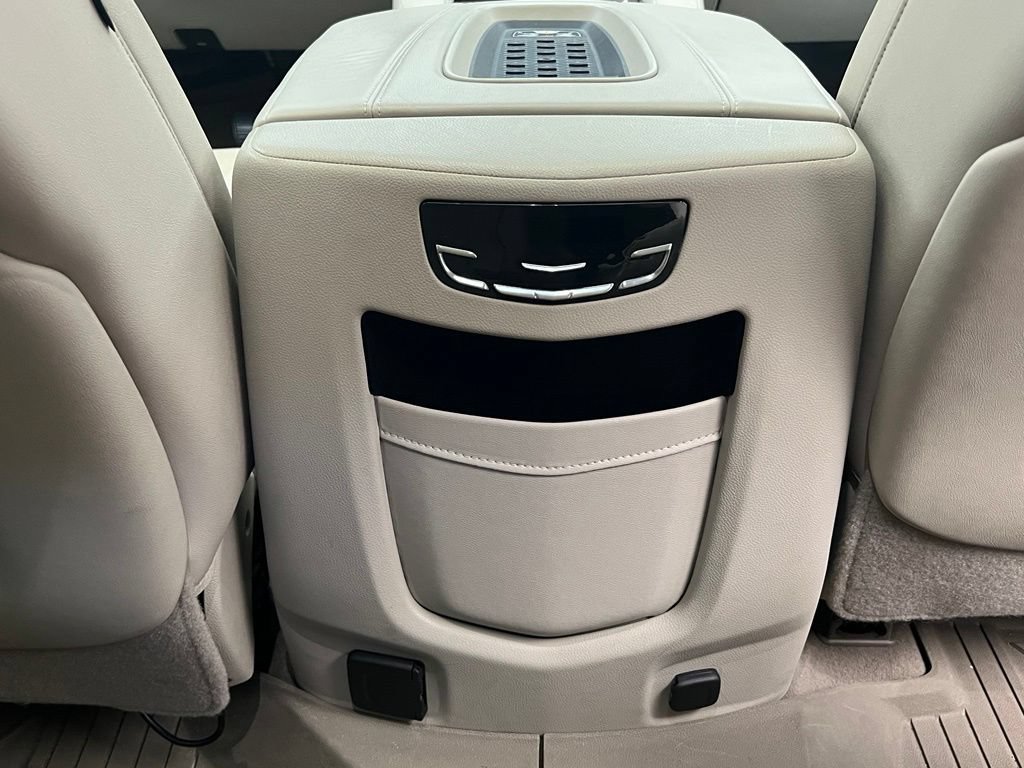 Used 2017 Cadillac Escalade Luxury AWD/4WD image 12