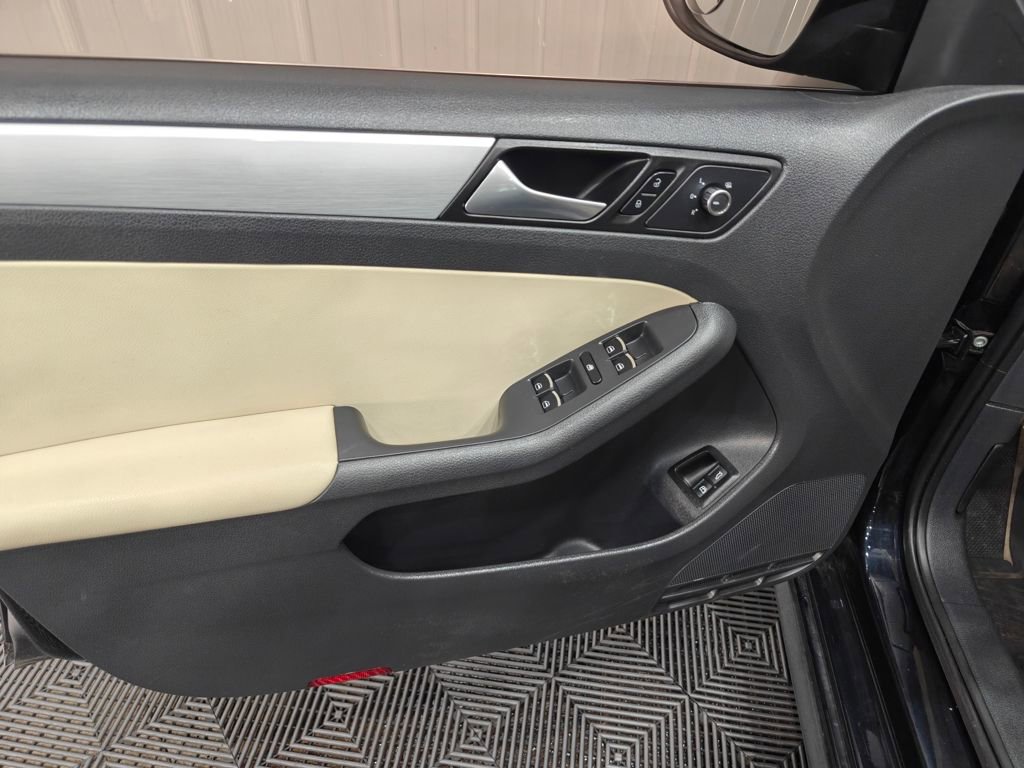 Used 2013 Volkswagen Jetta Hybrid Sedan FWD image 34