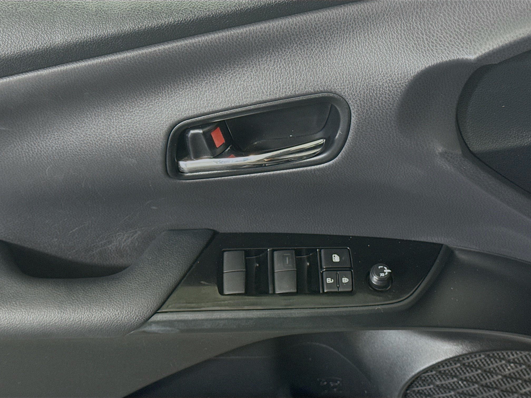 Used 2021 Toyota Prius LE FWD image 24
