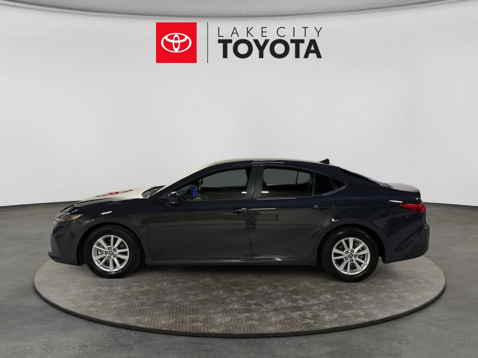 Used 2025 Toyota Camry LE FWD image 3