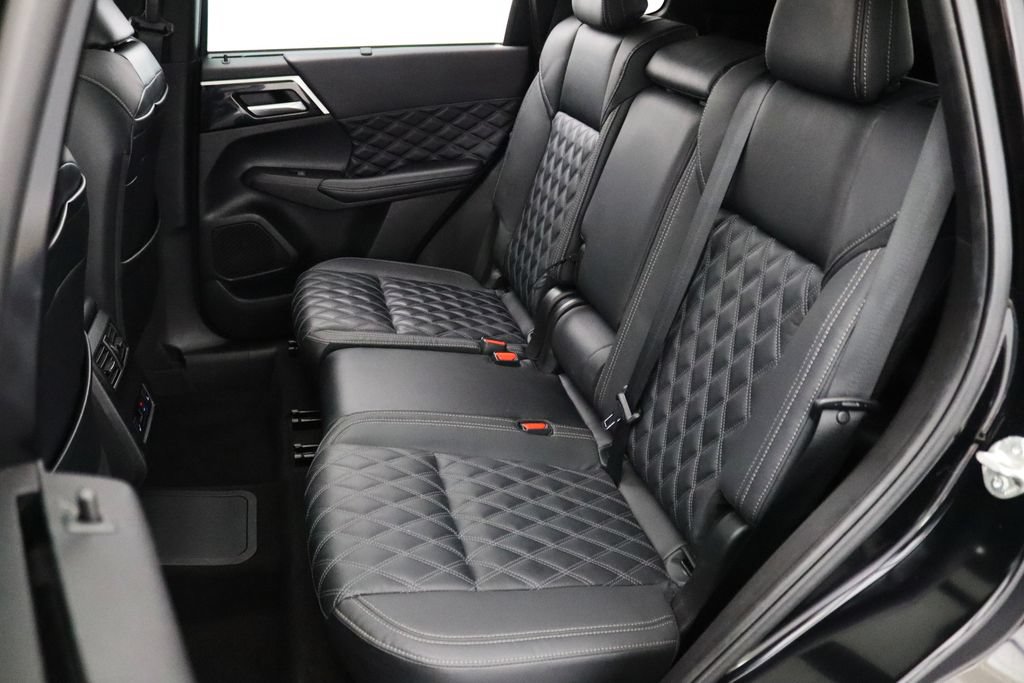 Used 2023 Mitsubishi Outlander SEL AWD/4WD image 13