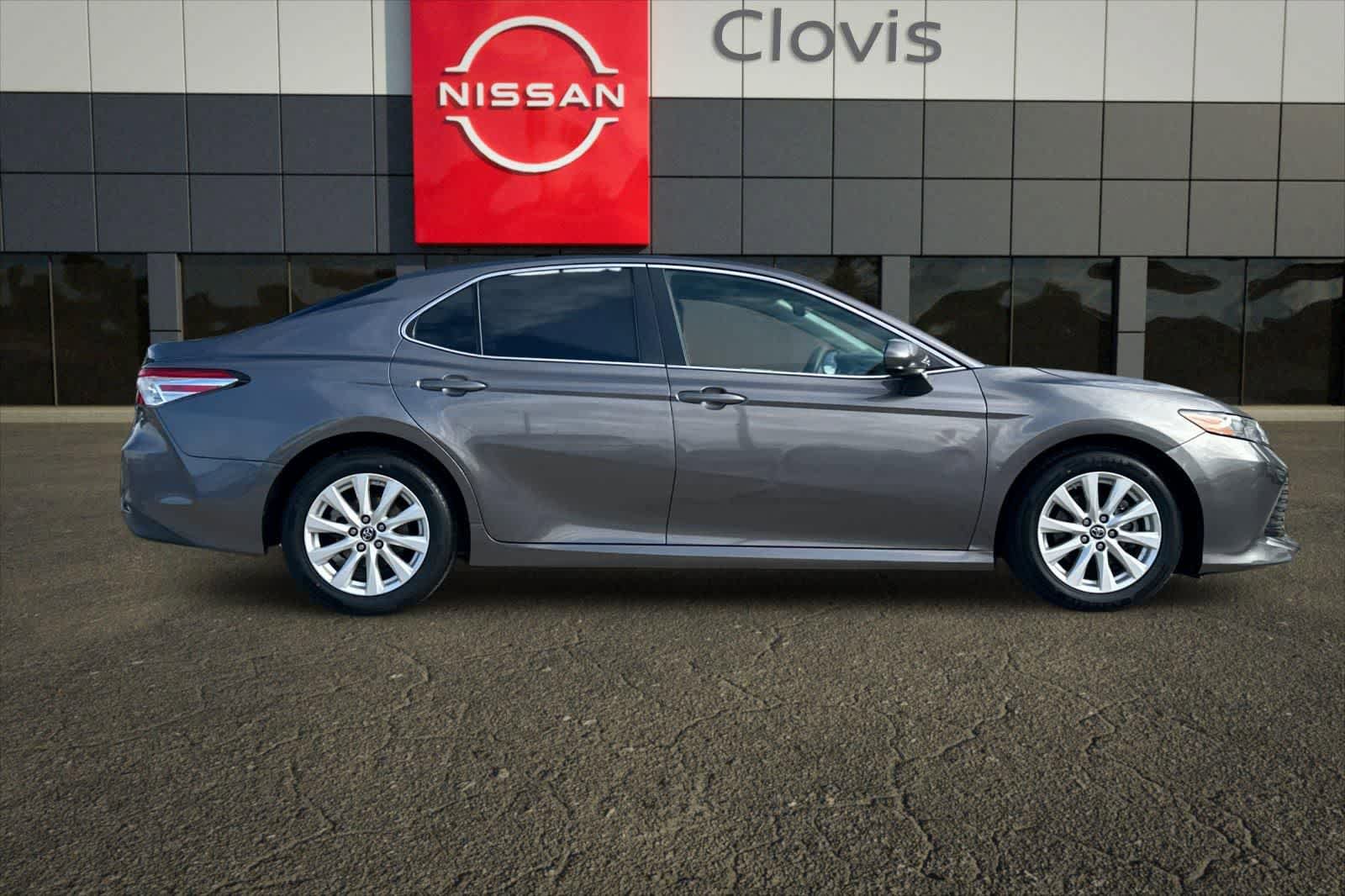 Used 2018 Toyota Camry LE FWD image 9