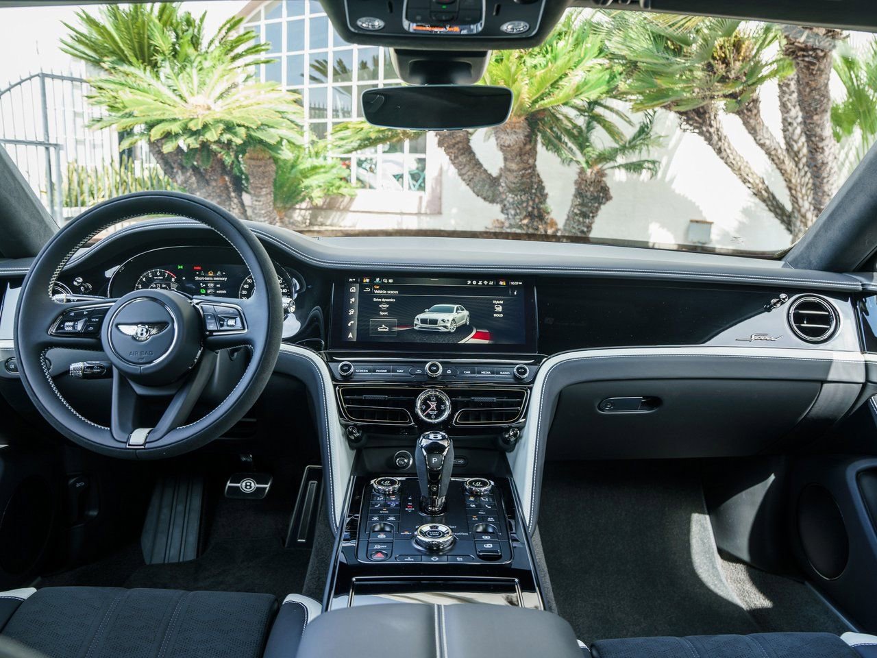 Used 2025 Bentley Flying Spur Plug-In Hybrid image 4