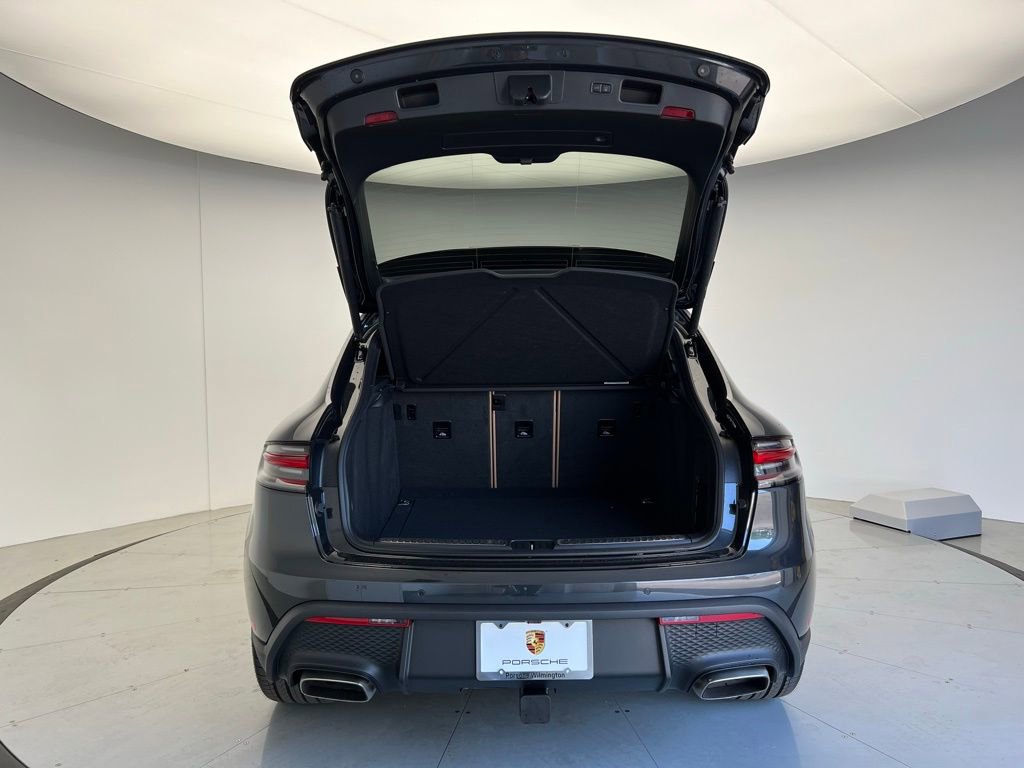 Used 2025 Porsche Macan image 20