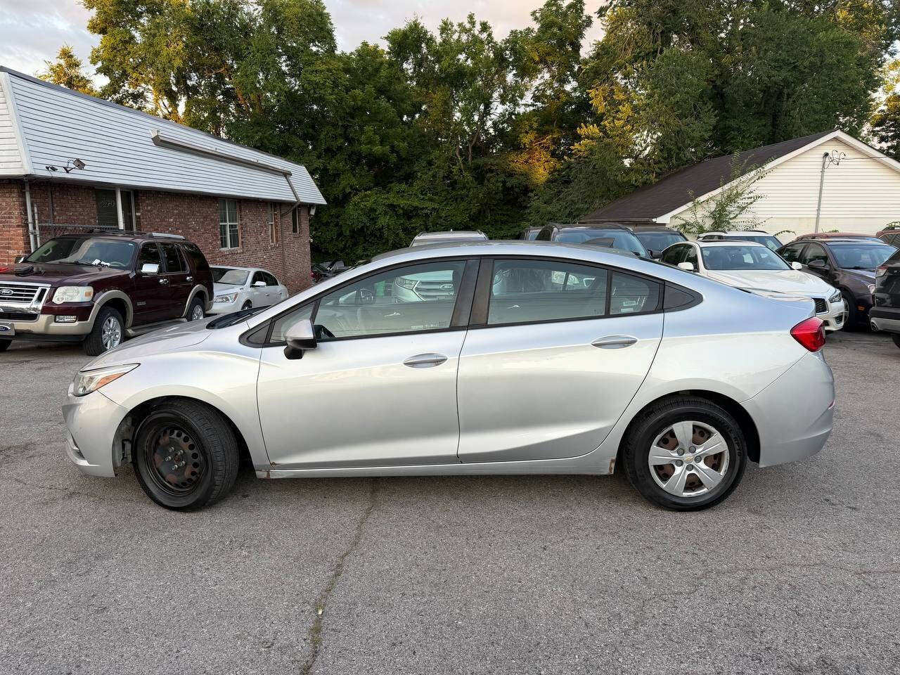 Used 2018 Chevrolet Cruze LS FWD image 9